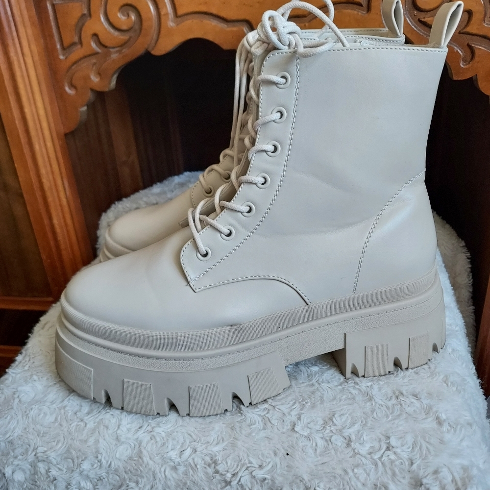 Ecru Wide Fit PU Chunky Platform Ankle Combat Boot Size 9W Doll Cosplay Anime
